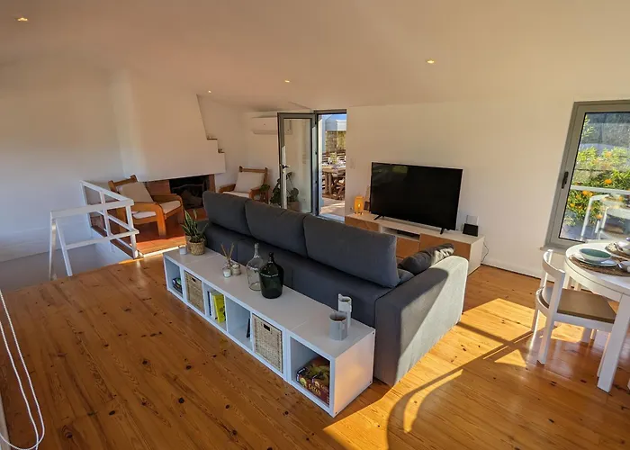 Cantinho Dos Avos - *